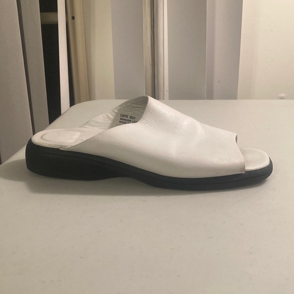 Cloud Walkers Genuine Leather White Slip On Sandals Sz 7.5 W - Picture 7 of 9